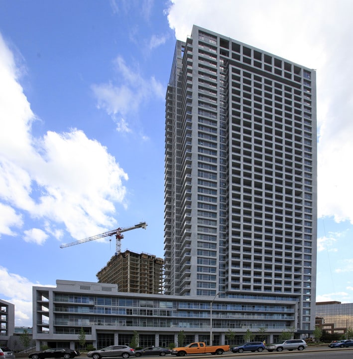 Ultra at Heron's Hill in Toronto, ON - Building Photo