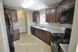 10107 N 65th Ln in Glendale, AZ - Foto de edificio - Building Photo