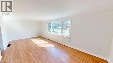 524 Krug St in Kitchener, ON - Building Photo - Building Photo