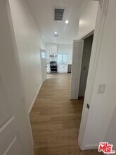 1174 S Windsor Blvd in Los Angeles, CA - Building Photo - Building Photo