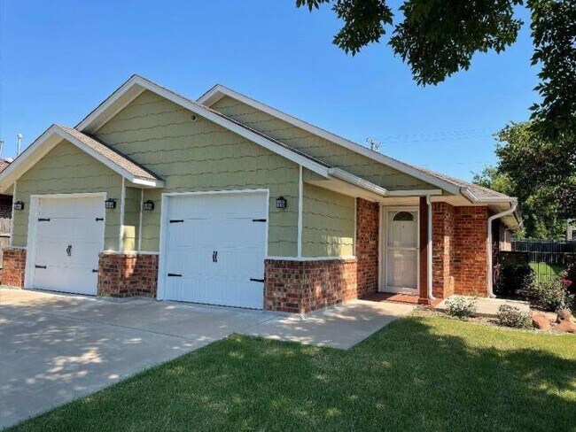 property at 2513 SW E Ave
