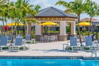 4641 Azalea Dr in Naples, FL - Foto de edificio - Building Photo