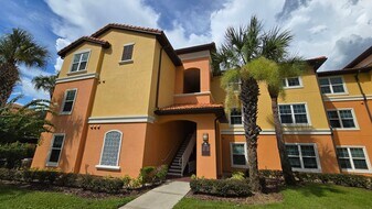 5447 Vineland Rd in Orlando, FL - Building Photo