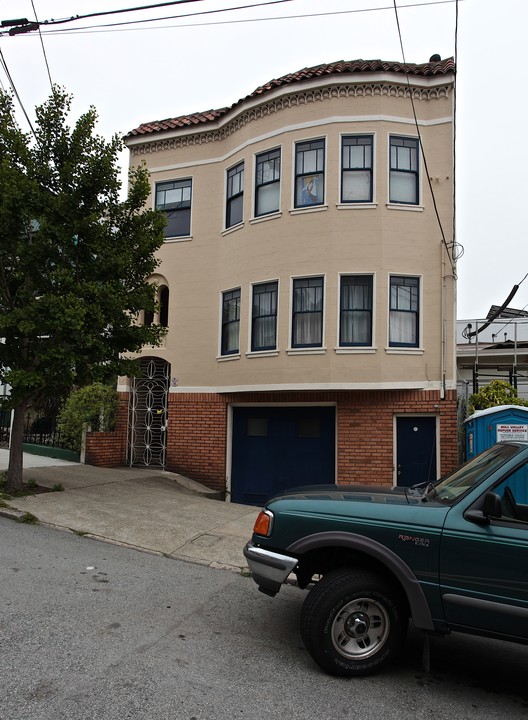 31 Chattanooga St in San Francisco, CA - Building Photo