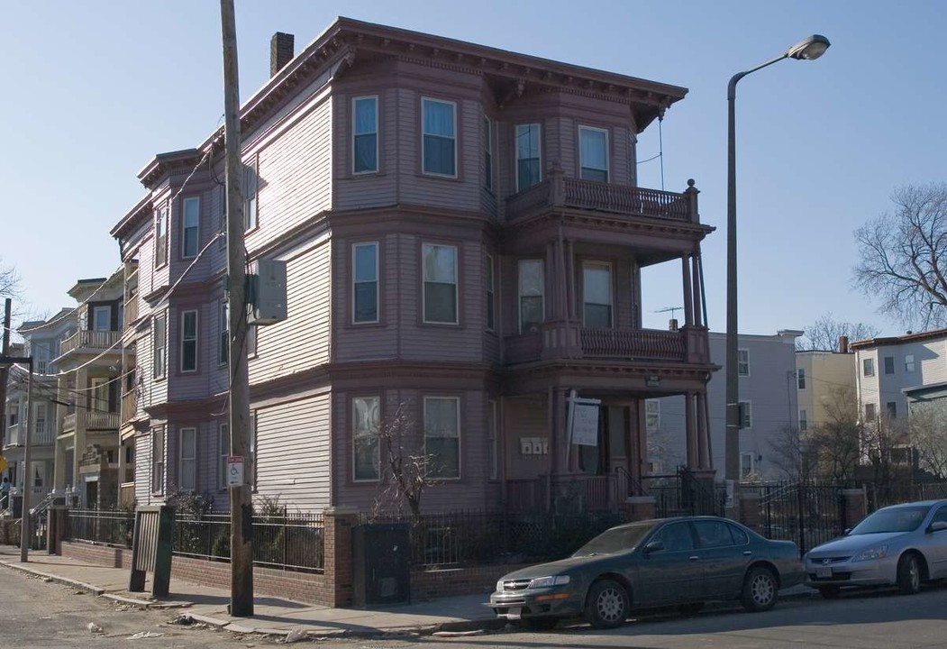43 Hancock St in Boston, MA - Building Photo