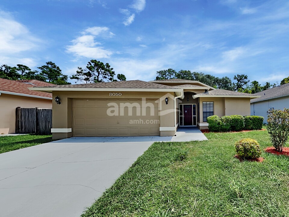 8050 Chadwick Dr in New Port Richey, FL - Building Photo