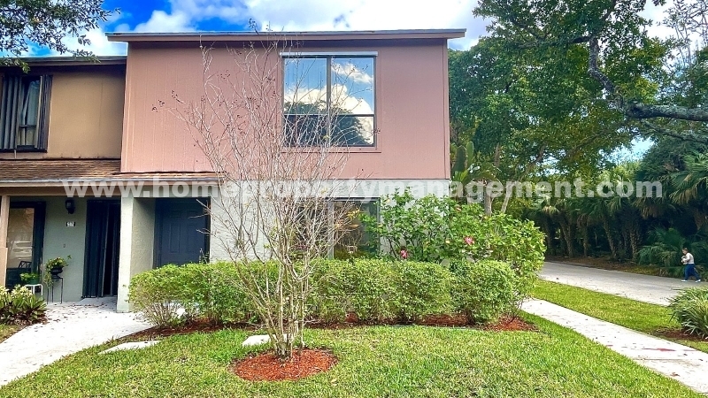 501 Sandtree Dr in Palm Beach Gardens, FL - Building Photo