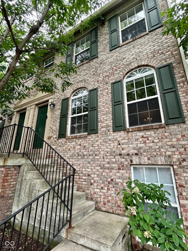 property at 3039 Armory Dr
