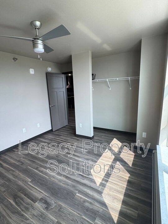 226 E Greenfield Ln in Bismarck, ND - Building Photo