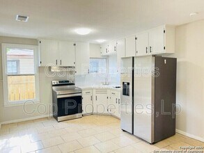 125 Ada St in San Antonio, TX - Building Photo - Building Photo