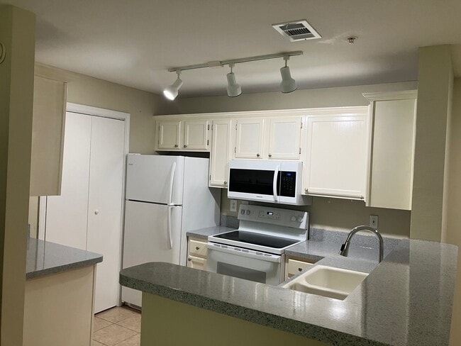 7701 Timberlin Park Blvd, Unit 1527 in Jacksonville, FL - Building Photo - Building Photo