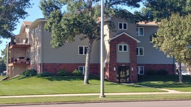 Regency Apartments in Huron, SD - Building Photo - Building Photo