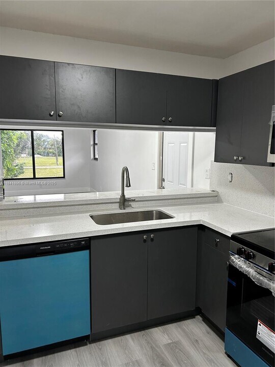 1175 SW 16th Ave-Unit -2 in Fort Lauderdale, FL - Building Photo