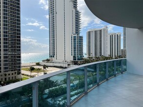 17550 Collins Ave, Unit 70 in Sunny Isles Beach, FL - Building Photo - Building Photo