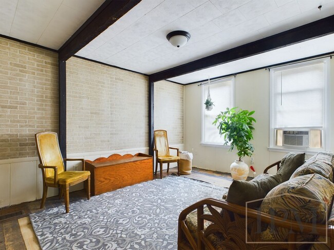 property at 115 N Newberry St