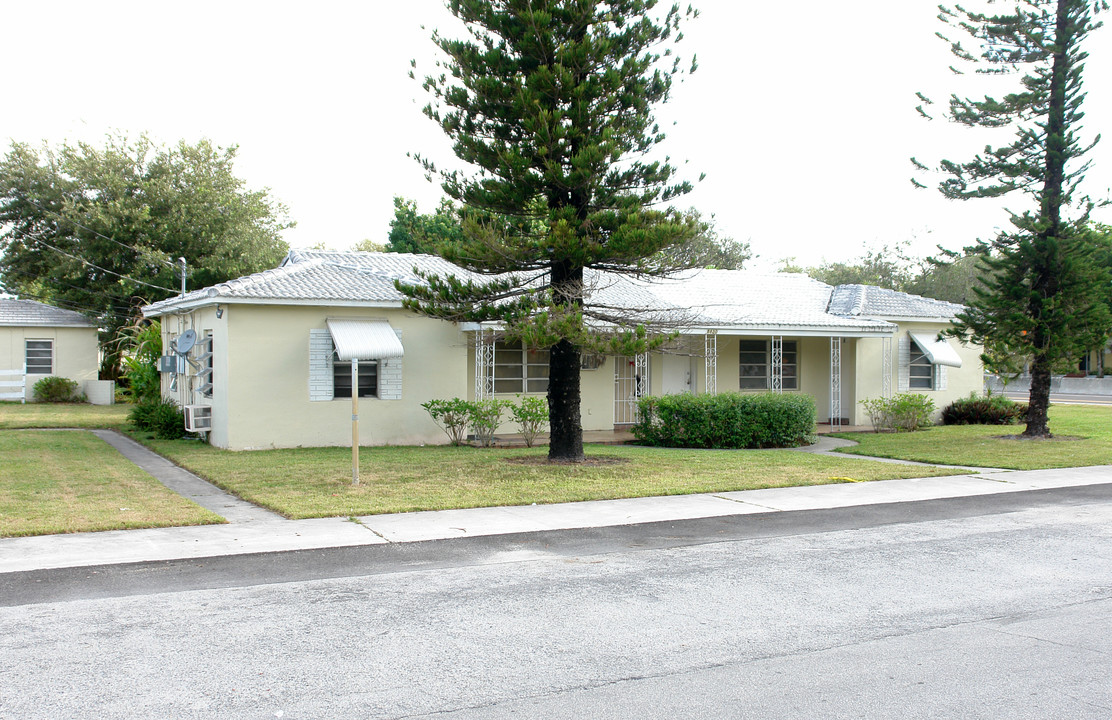 8820-8862 NE 2nd Ave in El Portal, FL - Building Photo