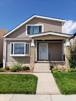 2802 S Chicago Ave in South Milwaukee, WI - Building Photo