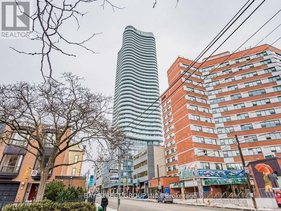403-3403 Church St in Toronto, ON - Building Photo