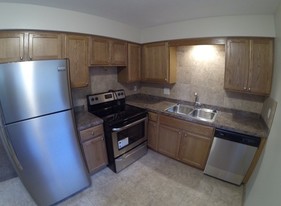 432 Mathews Apartments in Youngstown, OH - Building Photo