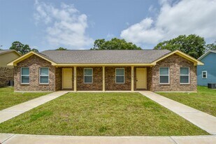1105 Parkhurst Ave in Cleveland, TX - Building Photo