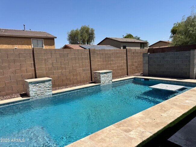 45008 Miramar Rd in Maricopa, AZ - Foto de edificio - Building Photo