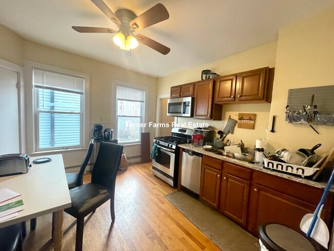 59 Cedar St, Unit 2R in Somerville, MA - Building Photo - Building Photo