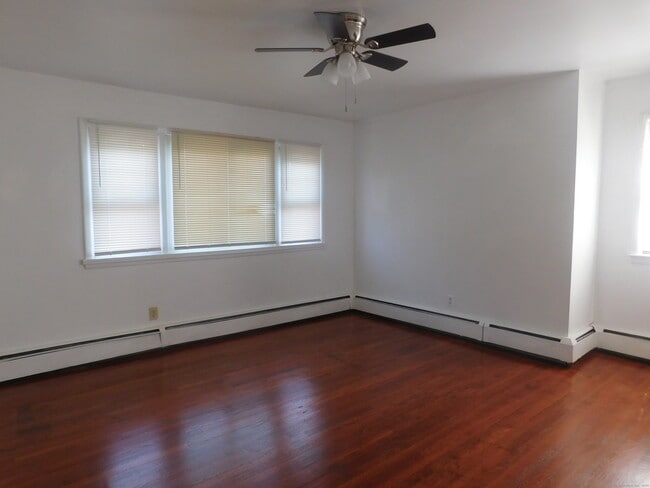39 Euclid Ave in Stamford, CT - Building Photo - Building Photo