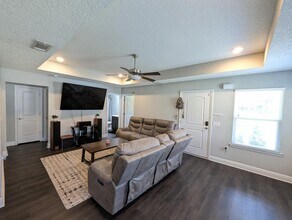 5619 Charter Cir in Gulf Breeze, FL - Building Photo - Building Photo