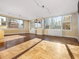 201 E 62nd St in New York, NY - Building Photo