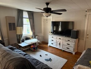 219 Acushnet Ave, Unit 2 in New Bedford, MA - Foto de edificio - Building Photo