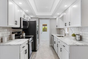 1003 April Ln, Unit 0500 in North Fort Myers, FL - Building Photo