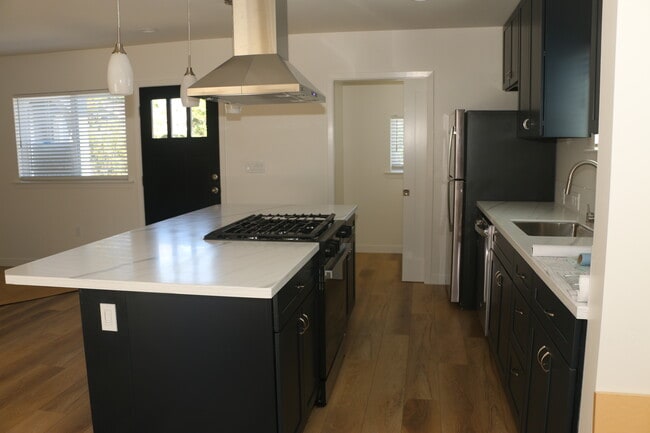 1219 Laurel St, Unit 1219 in Santa Cruz, CA - Foto de edificio - Building Photo