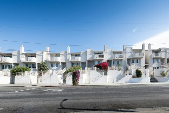 property at 1001 Figueroa Terrace