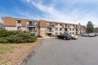 40 High St in Dedham, MA - Building Photo - Building Photo