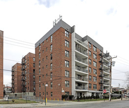 439 Beach 22nd Street in Far Rockaway, NY - Foto de edificio - Building Photo
