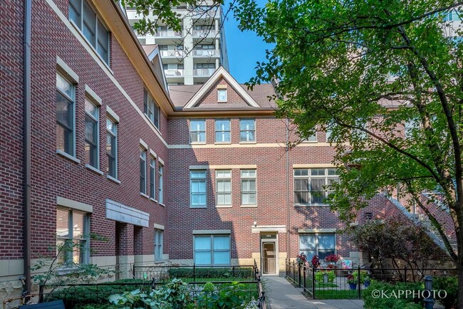 property at 1942 S Prairie Ave