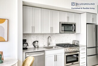 704 Spring St in Seattle, WA - Foto de edificio - Building Photo