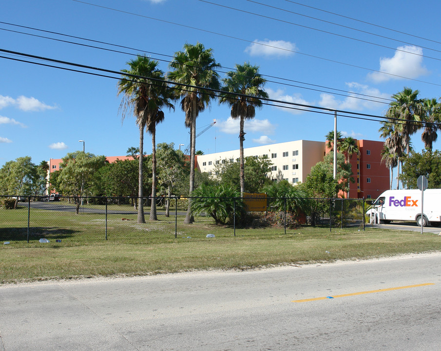 Amarylis Pond Apartments in Homestead, FL - Foto de edificio