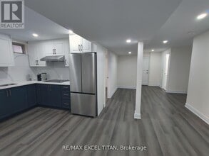 460 Mactier Dr in Vaughan, ON - Building Photo - Building Photo