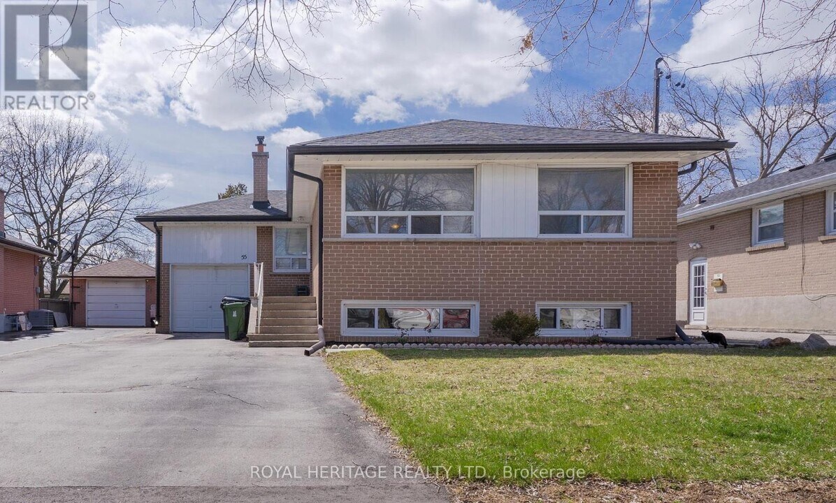 55 Bridgenorth Crescent in Toronto, ON - Building Photo