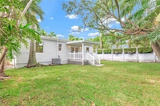 1045 NE 84th St in Miami, FL - Building Photo - Building Photo