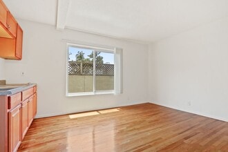 1010 Pico Blvd in Santa Monica, CA - Building Photo - Building Photo
