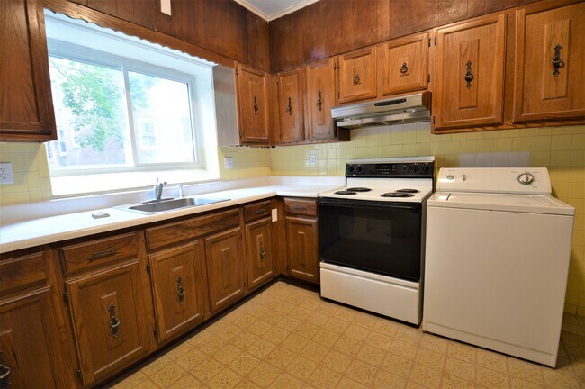 141 Fuller St, Unit 1 in Brookline, MA - Building Photo - Building Photo