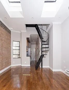 209 E 25th St in New York, NY - Building Photo