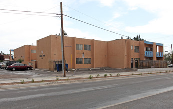 Kachina Apartments in Albuquerque, NM - Building Photo - Building Photo