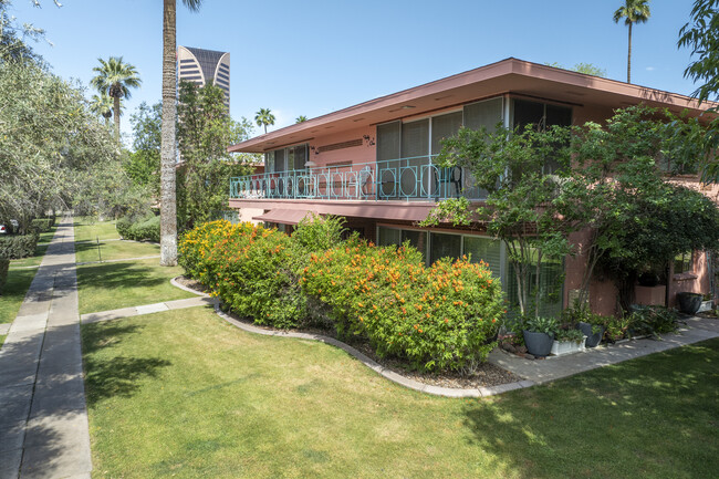 Villa Del Coronado in Phoenix, AZ - Building Photo - Building Photo