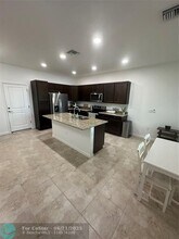 4658 Longwood Lake Sq in Westlake, FL - Building Photo - Building Photo