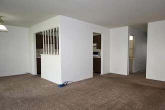 404 Sandalwood Ln, Unit #B1 in Schaumburg, IL - Building Photo - Building Photo