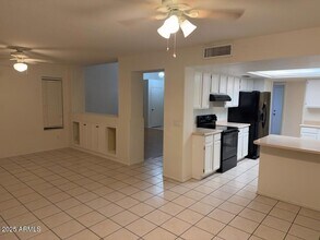 17430 N 47th St in Phoenix, AZ - Foto de edificio - Building Photo