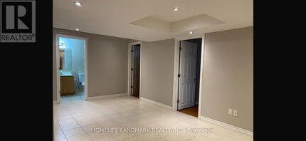 53 Ross Patrick Crescent in Newmarket, ON - Building Photo - Building Photo